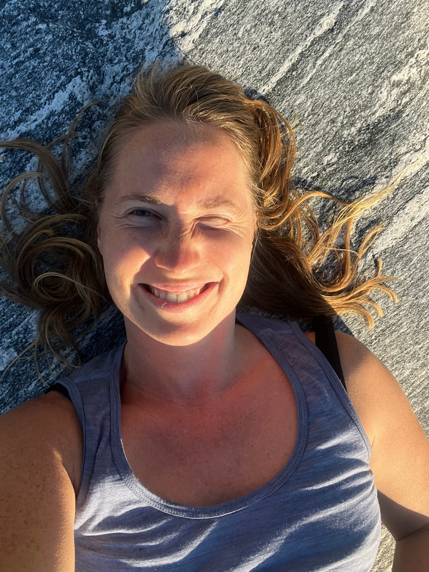 Therese på svaberg